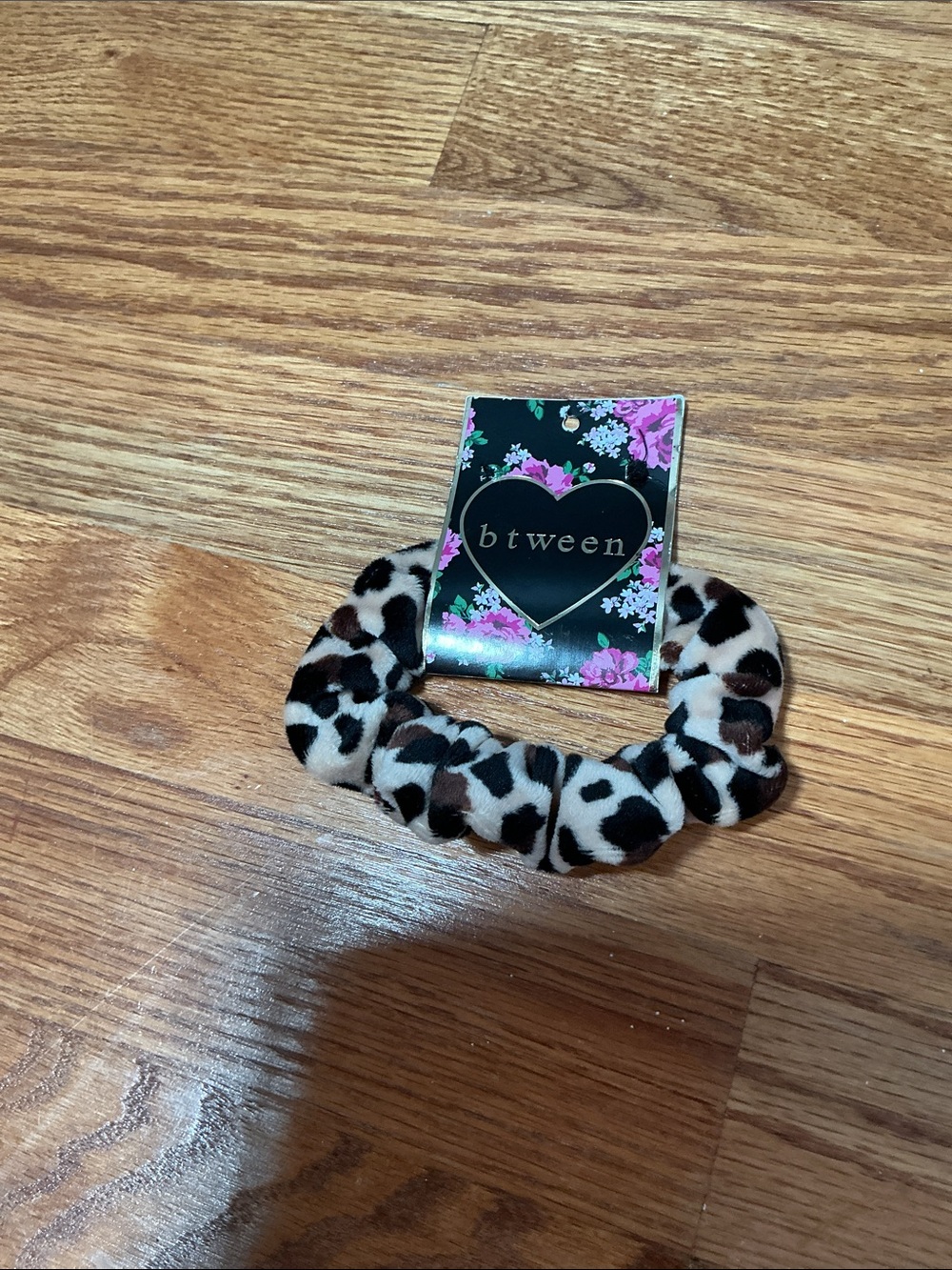 Assorted Women’s Velvet and Patterned Scrunchie Set - Pink, Blue, Leopard, Multi - Picture 2 of 5